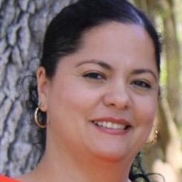 Yamiled, preparadora de formularios
